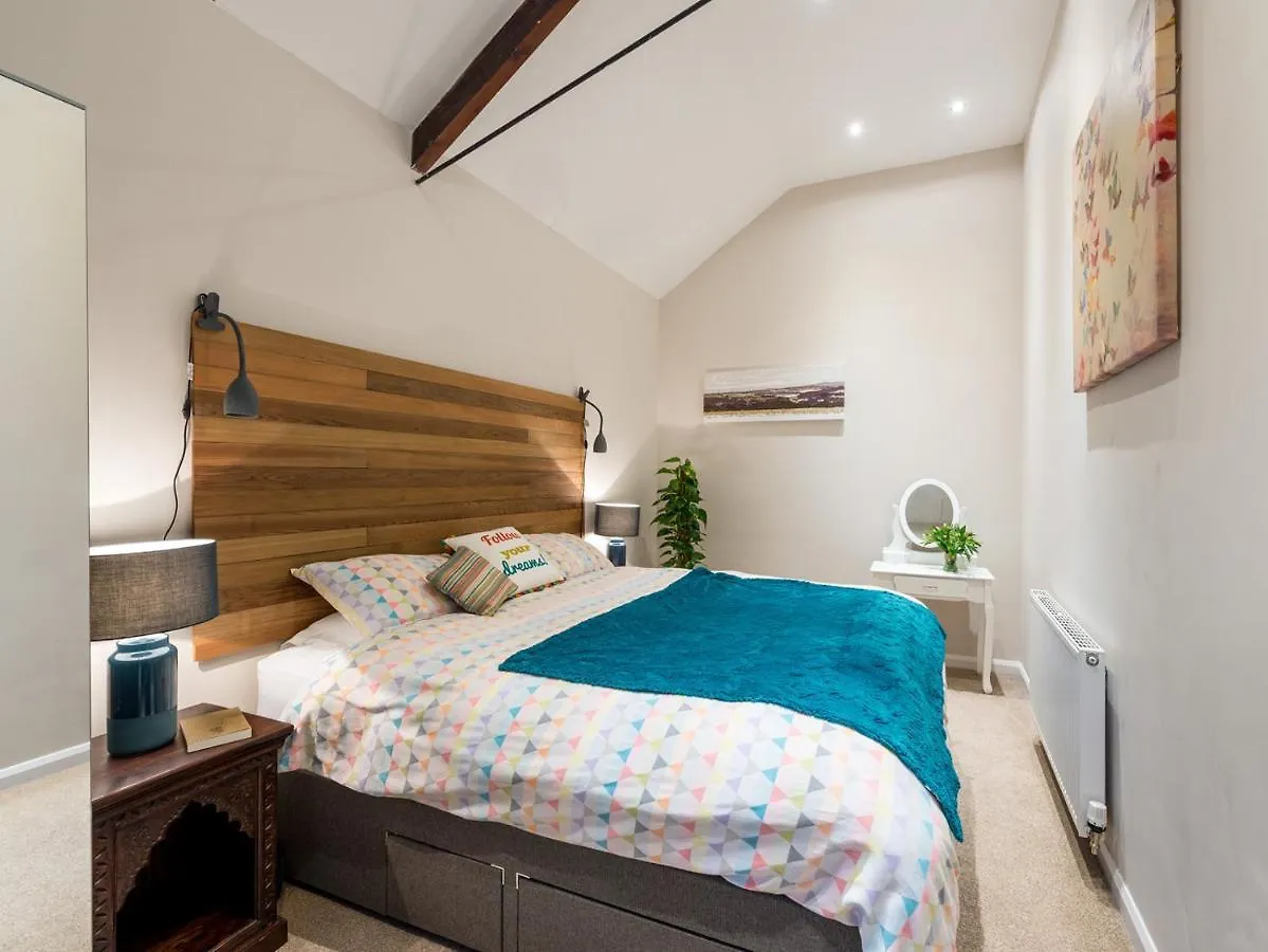 Chester'S Only Tin Chapel - Unique, Spacious 2 Bedrooms, Garden And Free Parking