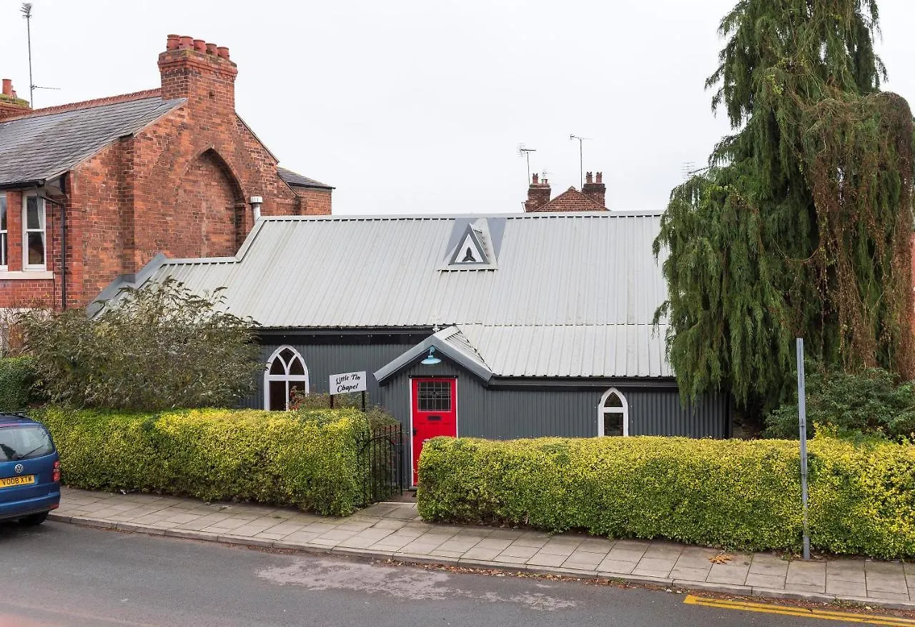 Holiday home Chester'S Only Tin Chapel - Unique, Spacious 2 Bedrooms, Garden And Free Parking